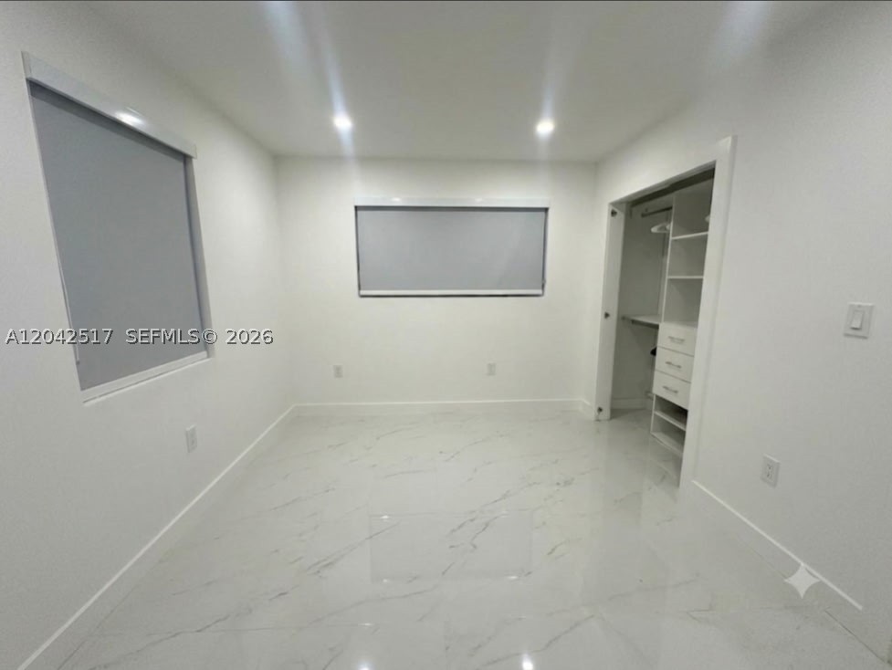 A12042517 Property Photo 16