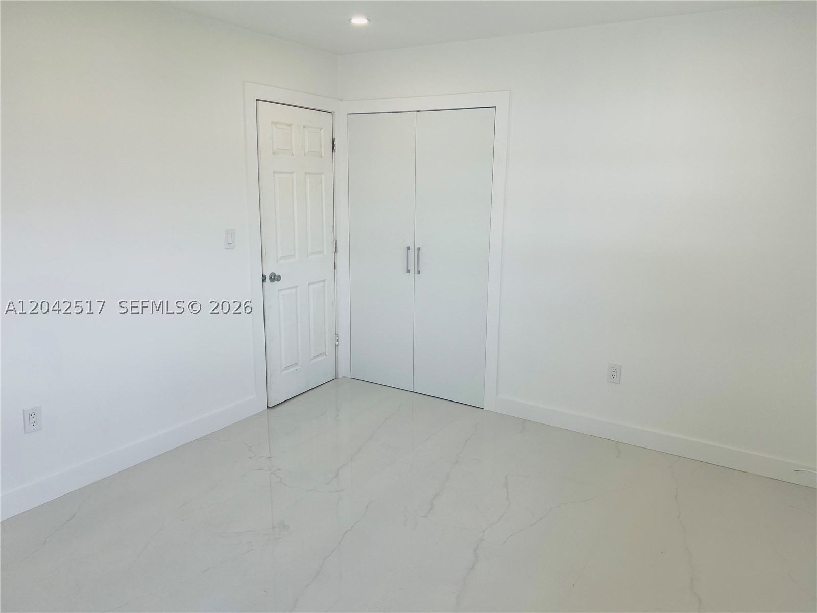 A12042517 Property Photo 21