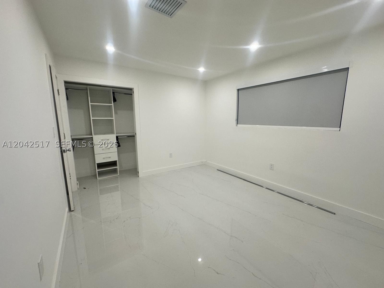 A12042517 Property Photo 25