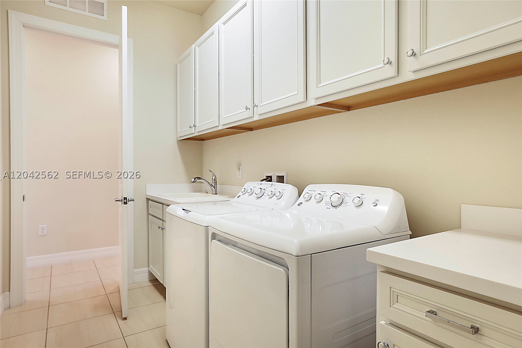 9117 Balsamo Dr Property Photo 26
