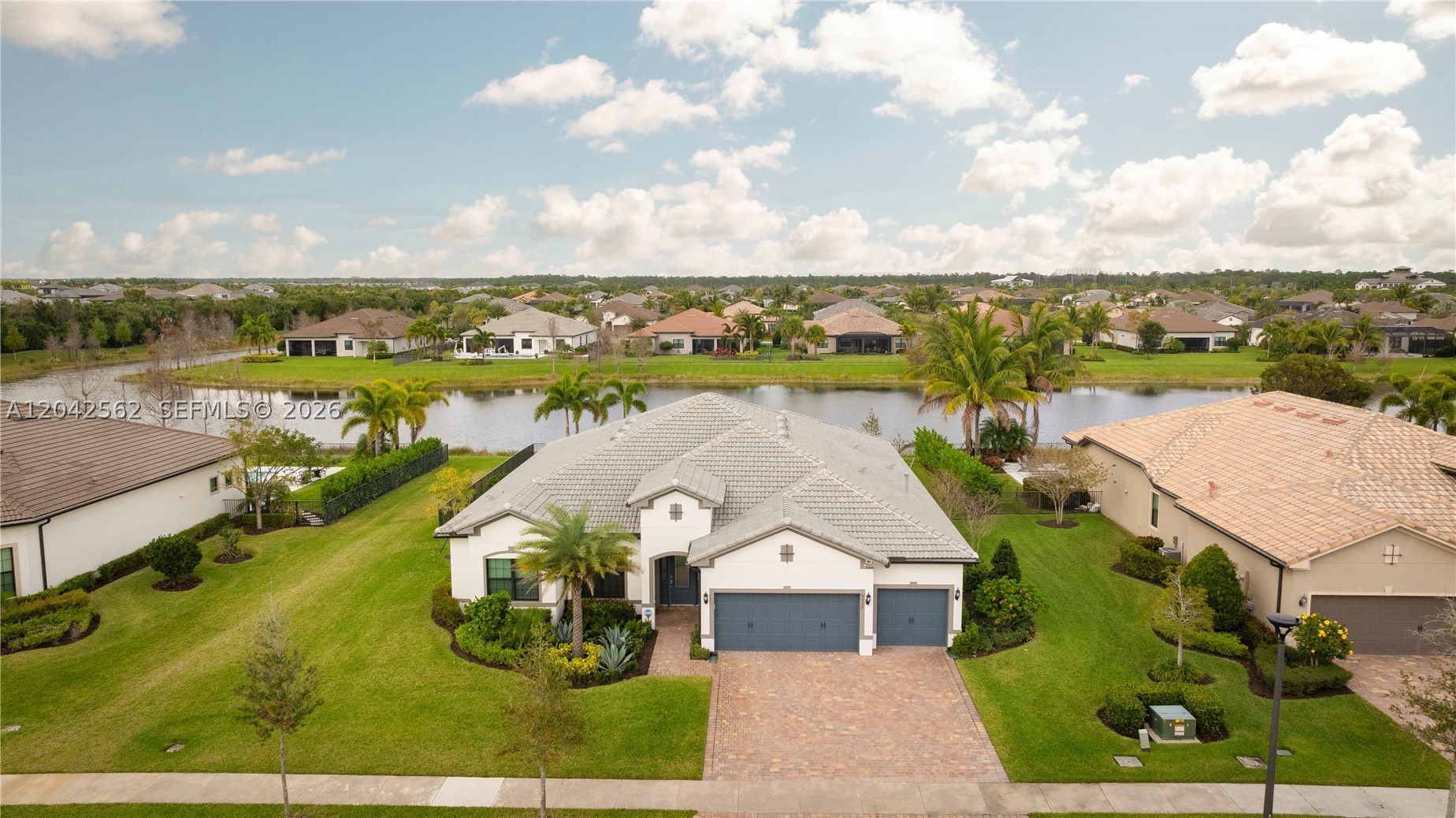 9117 Balsamo Dr Property Photo 34