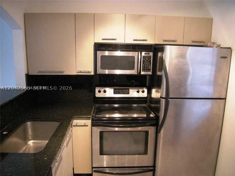 701 Euclid Ave 403 Property Photo 2