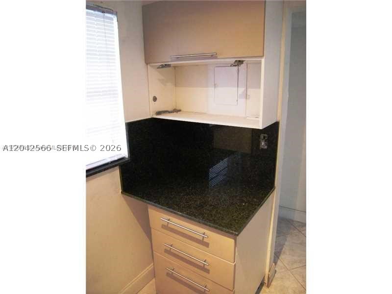 701 Euclid Ave 403 Property Photo 3
