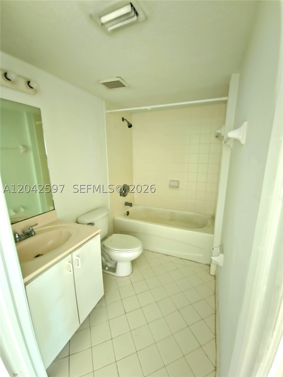 940 Ne 33rd Ter 102 Property Photo 9