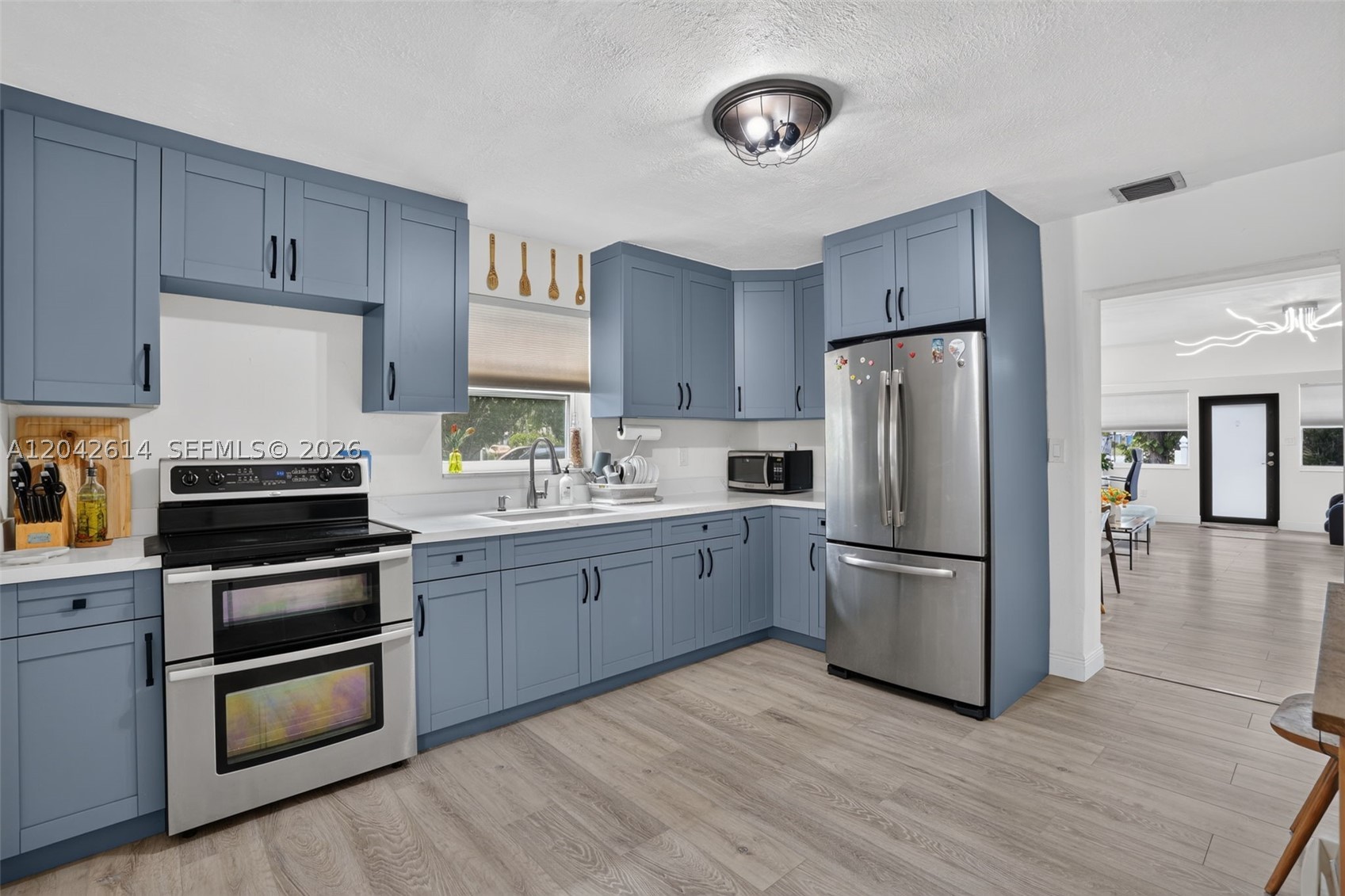 2446 Mckinley St Property Photo 3