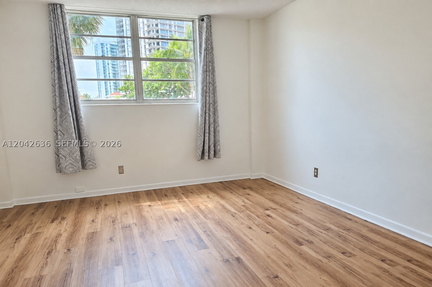 19390 Collins Ave 119 Property Photo 11