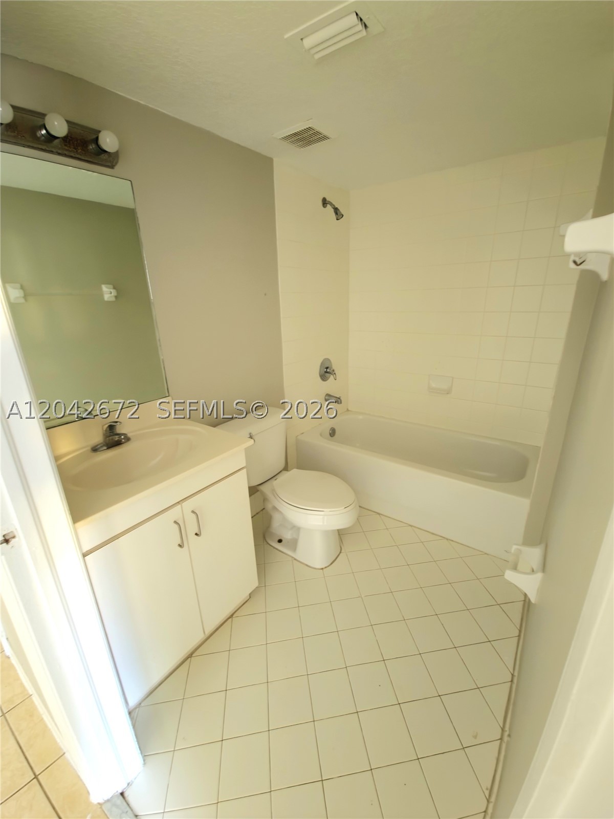 990 Ne 33rd Ter 102 Property Photo 9