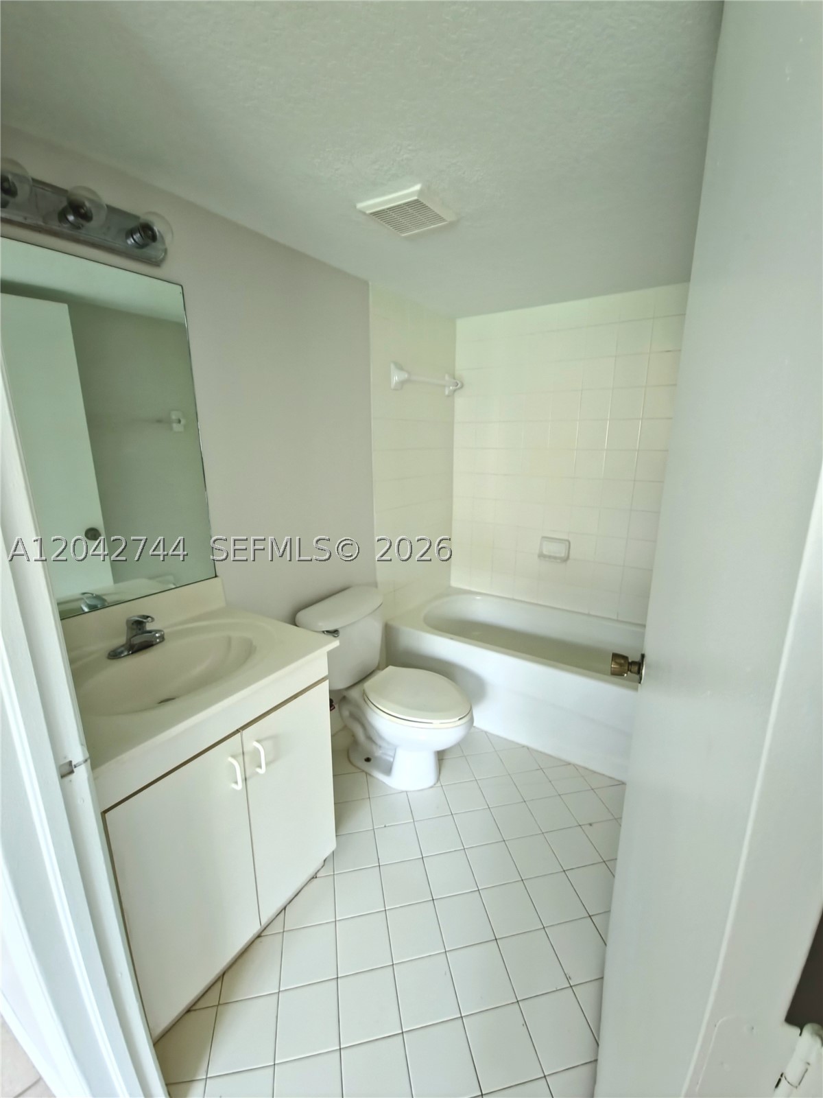 3398 Ne 9th Dr 102 Property Photo 6