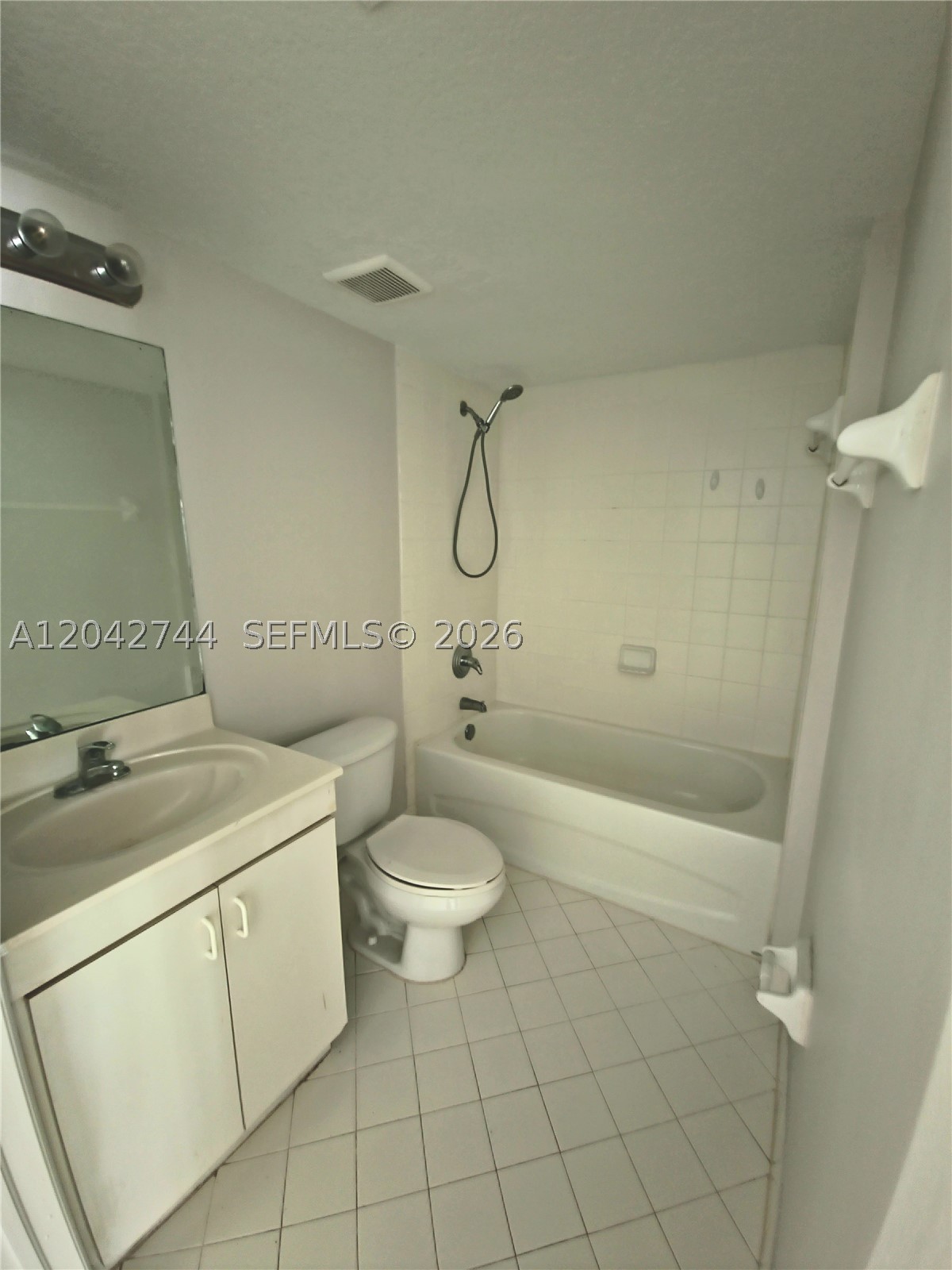 3398 Ne 9th Dr 102 Property Photo 8