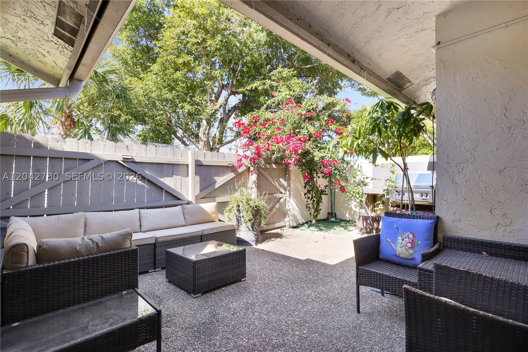 3064 S Oakland Forest Dr 1006 Property Photo 3