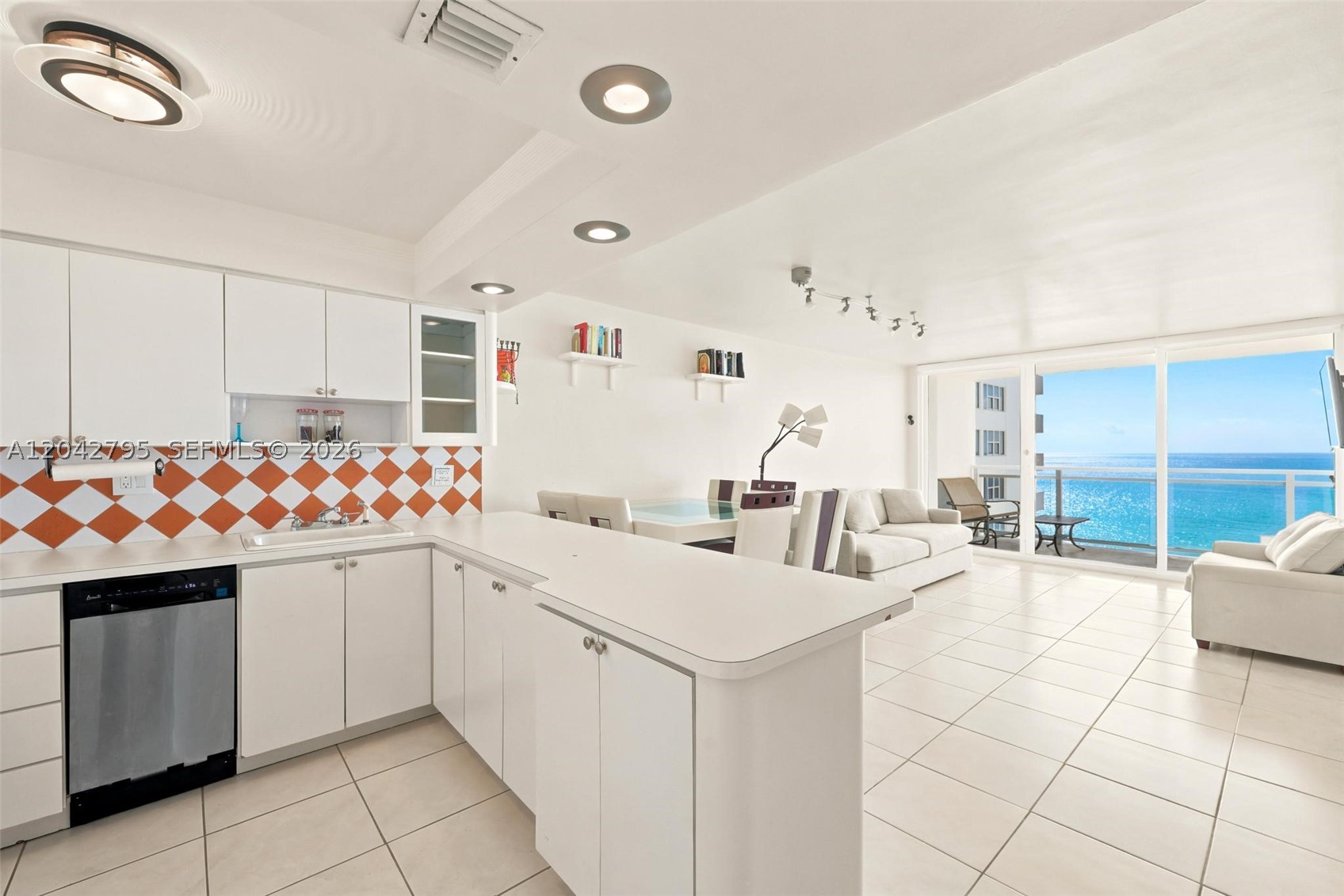 2030 S Ocean Dr 816 Property Photo 8