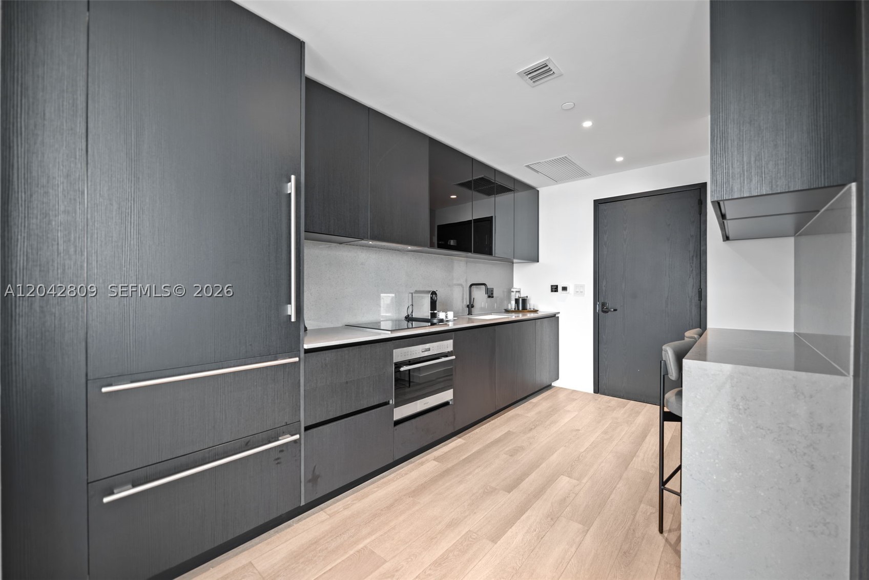 20 Ne 11 2410 Property Photo 33