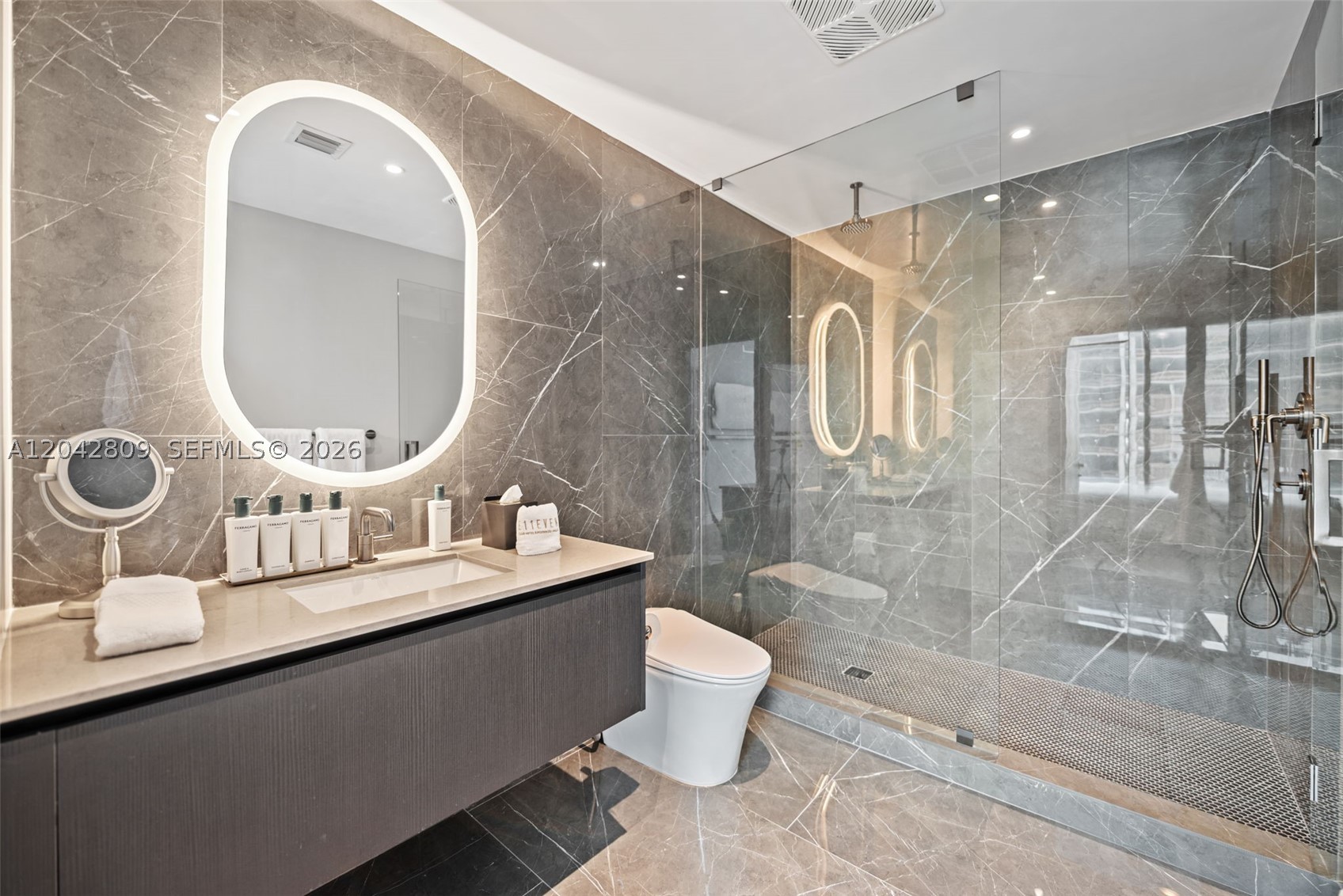20 Ne 11 2410 Property Photo 38