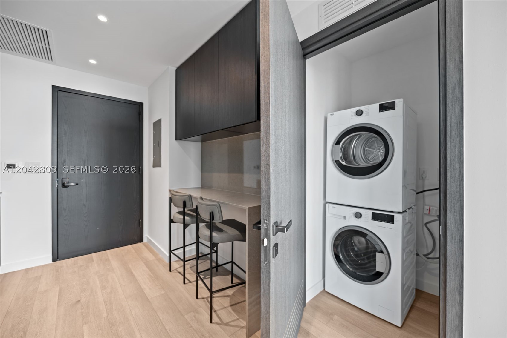 20 Ne 11 2410 Property Photo 44