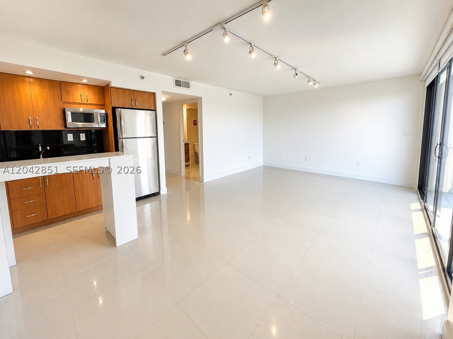 555 Ne 15th St 403 Property Photo 4