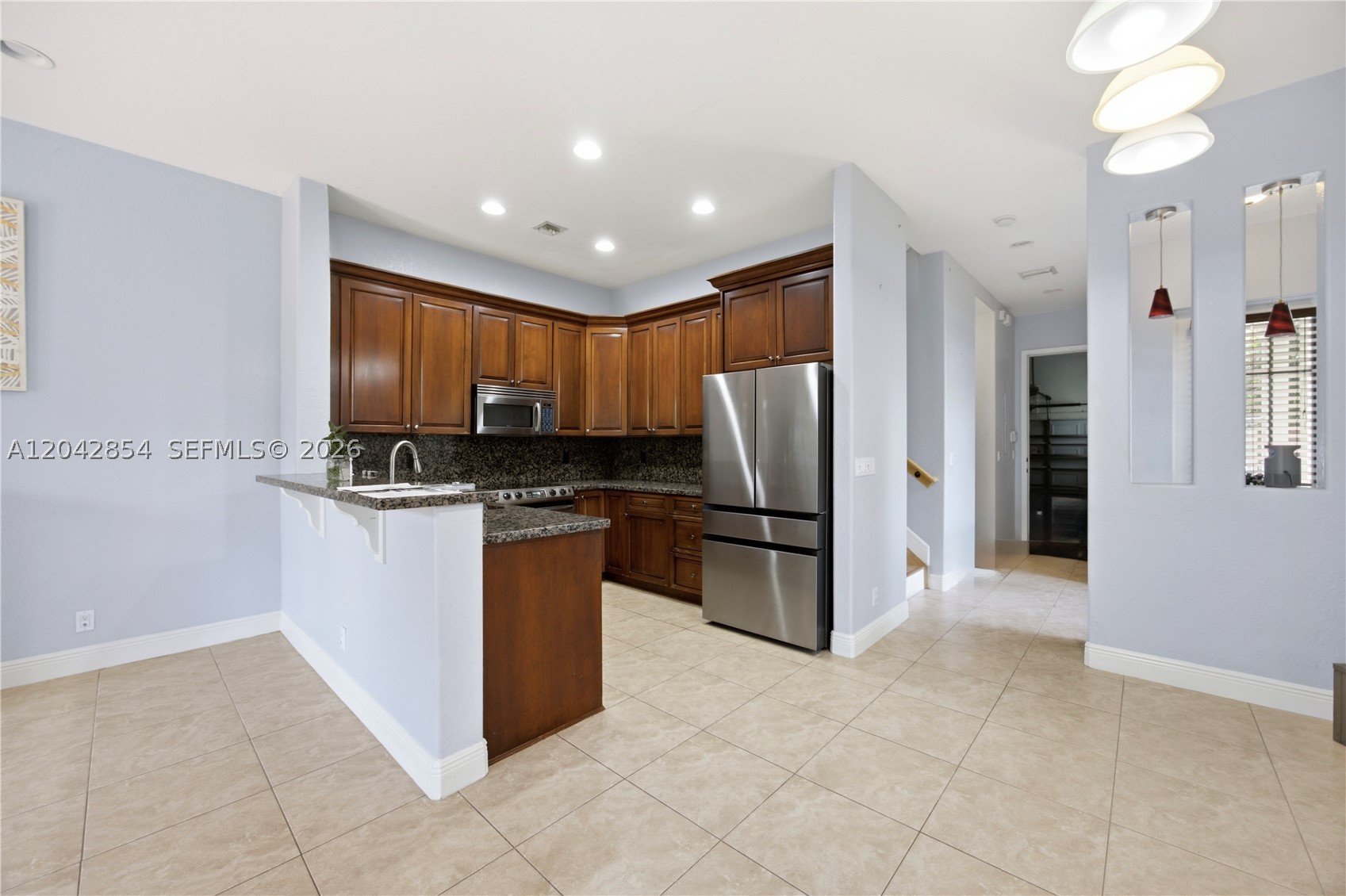 1321 Ne 5th Ter Property Photo 3