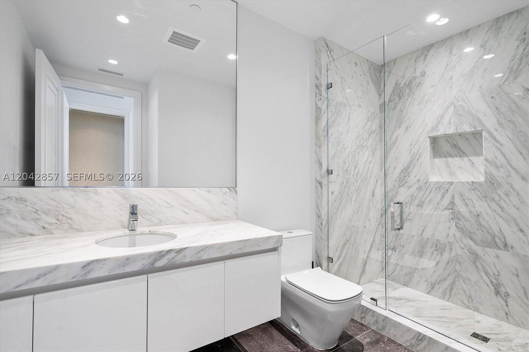 17901 Collins Avenue 902 Property Photo 37