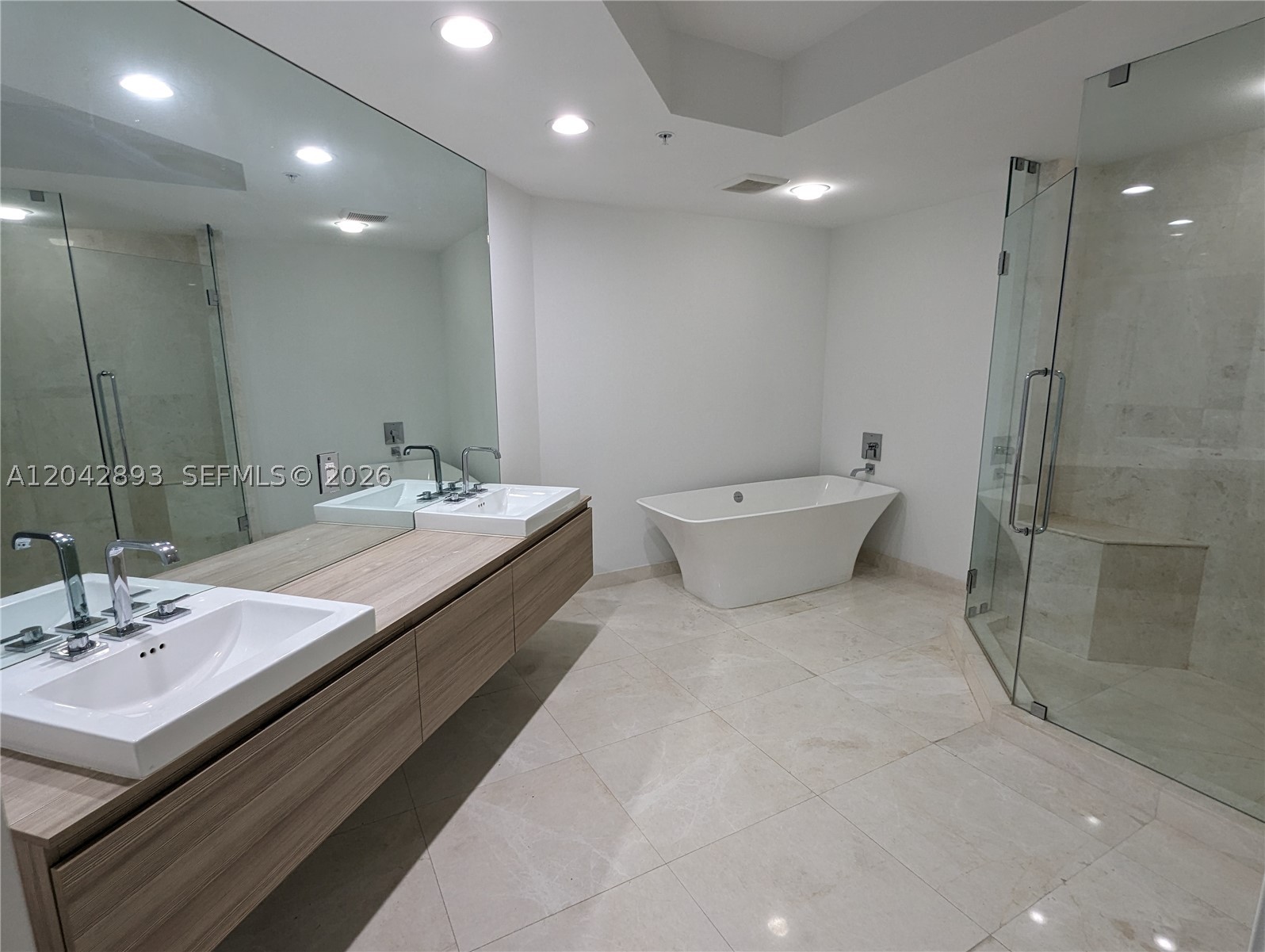 17111 E Biscayne Blvd 1011 Property Photo 21