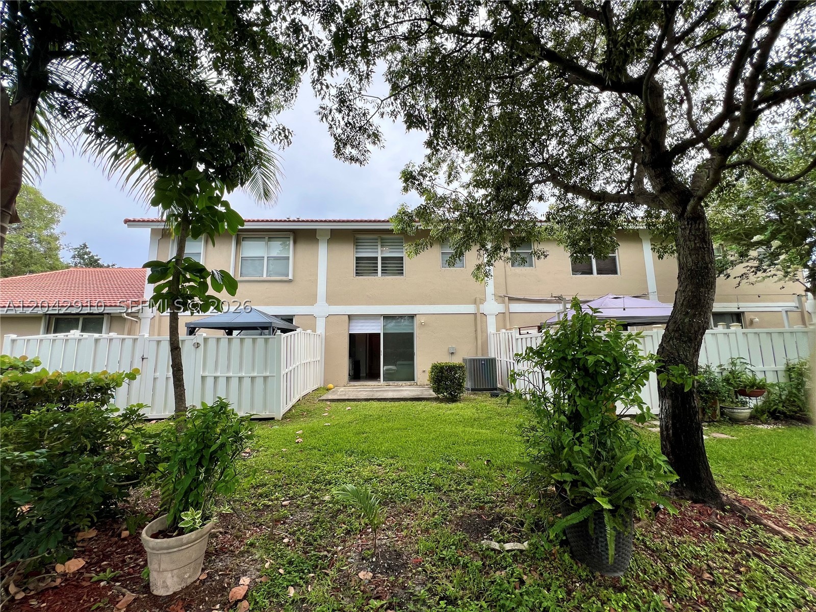 8917 Nw 54th St Property Photo 13