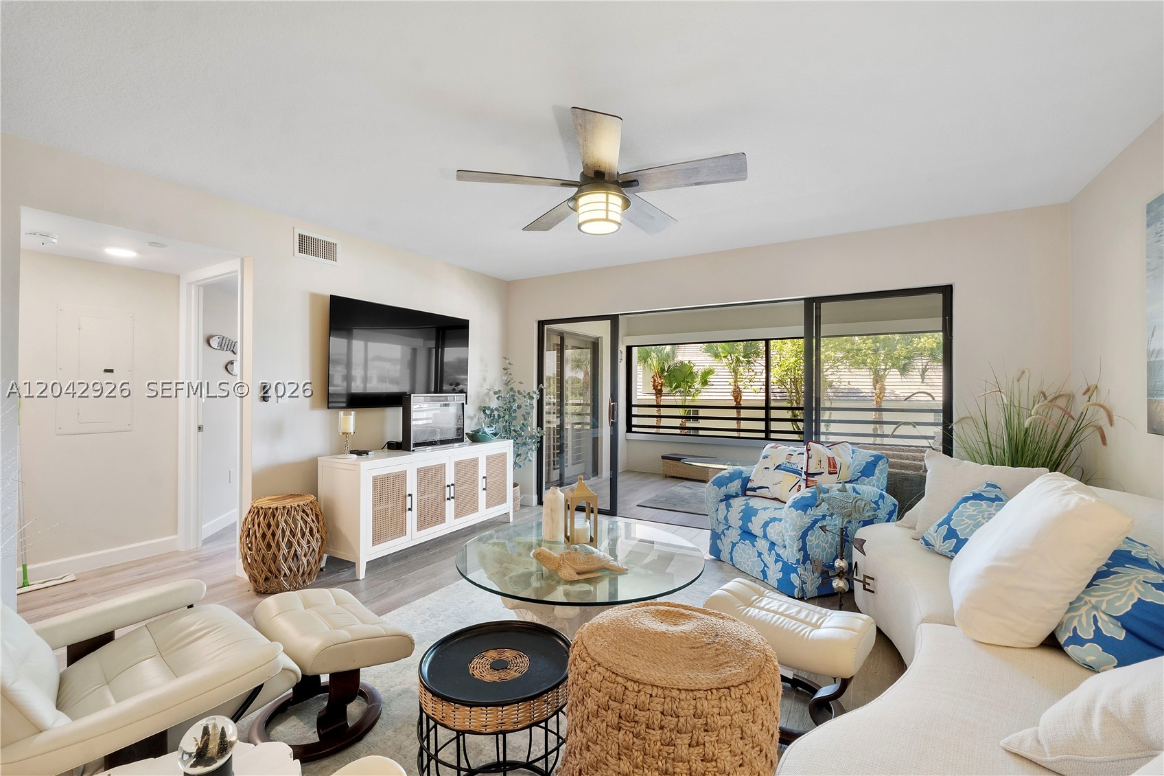522 Oak Harbour Dr 522 Property Photo 1