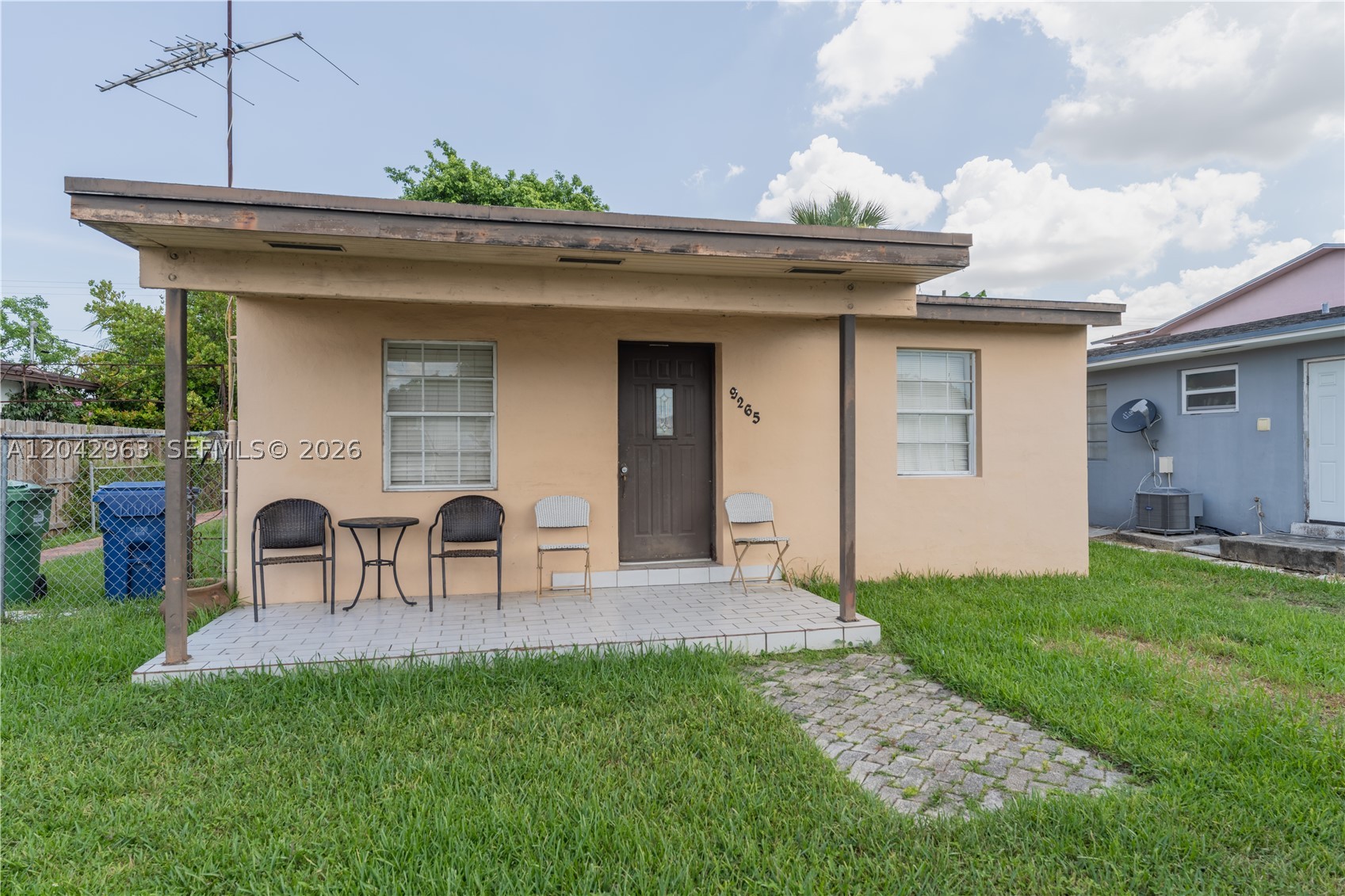 9265 SW 38th St Property Photo 1