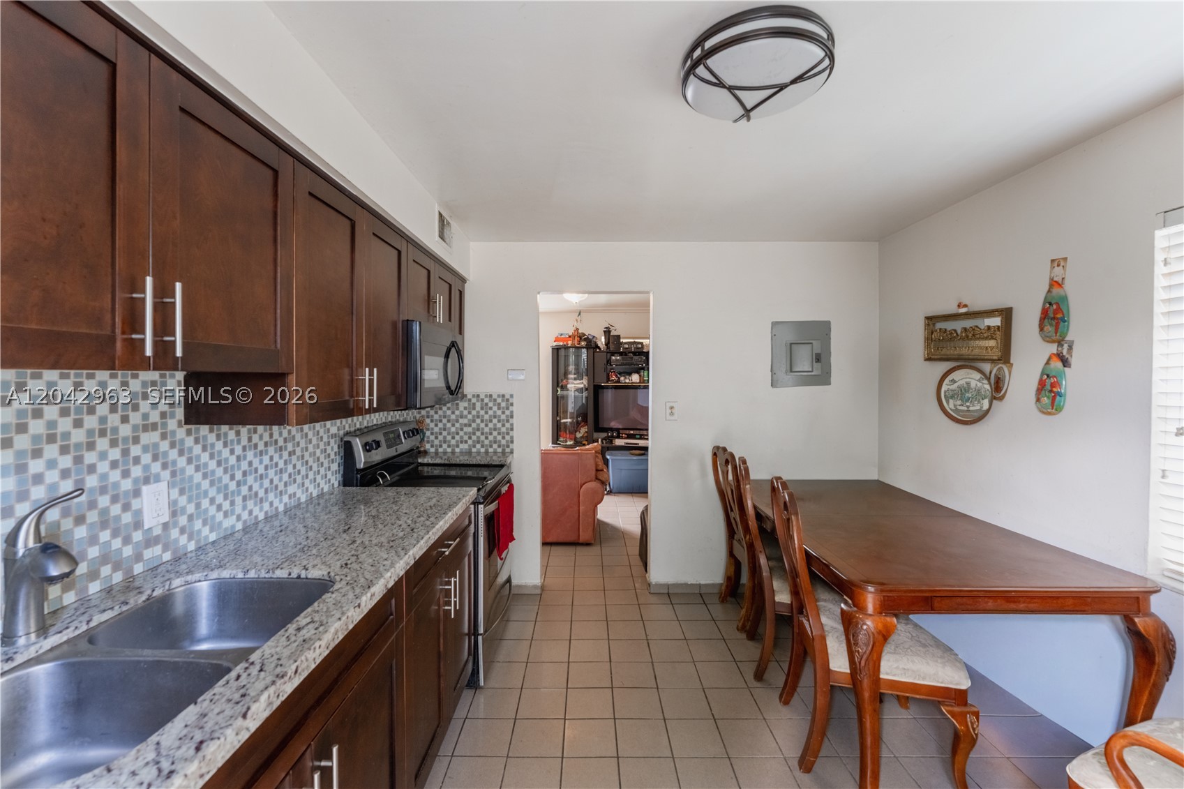 9265 Sw 38th St Property Photo 5