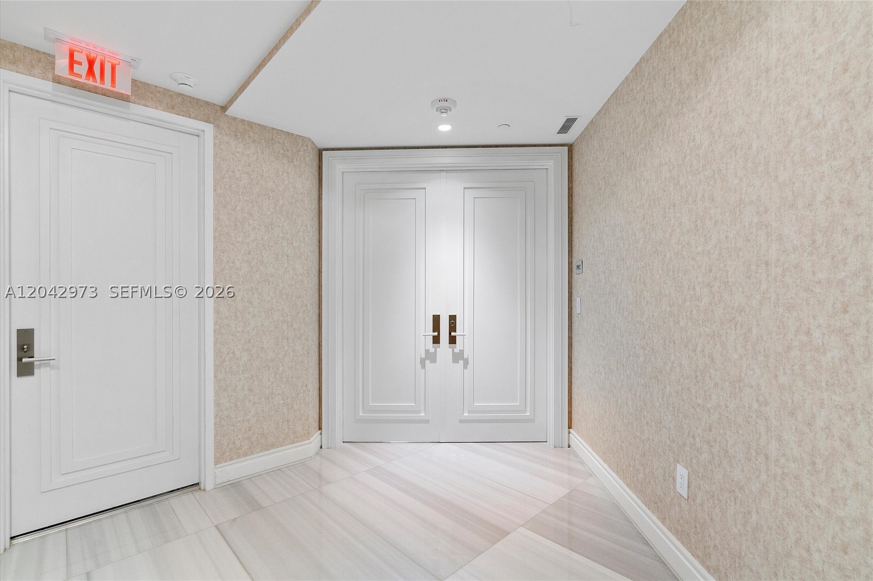 17901 Collins Avenue 902 Property Photo 2