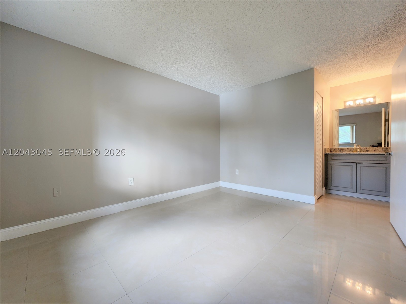 251 Palm Cir W 204 Property Photo 13