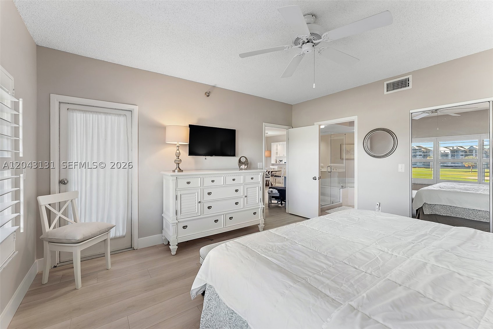 145 Ne Edgewater Dr 4105 Property Photo 18