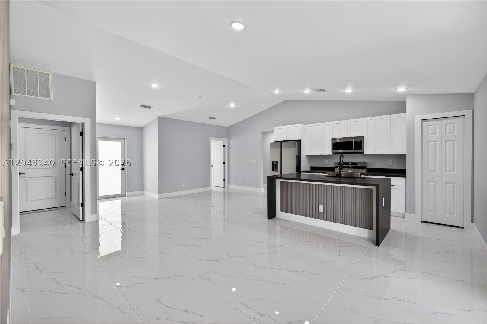 704 E Carbon Property Photo 4