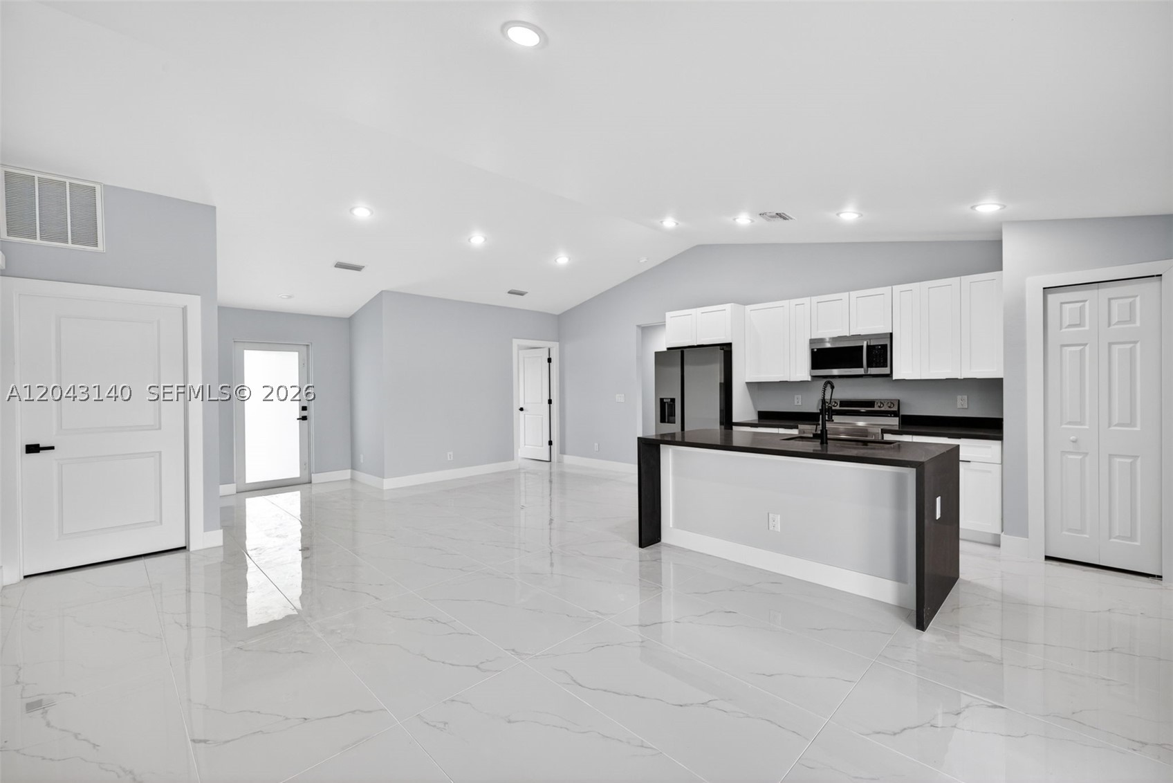704 E Carbon Property Photo 5