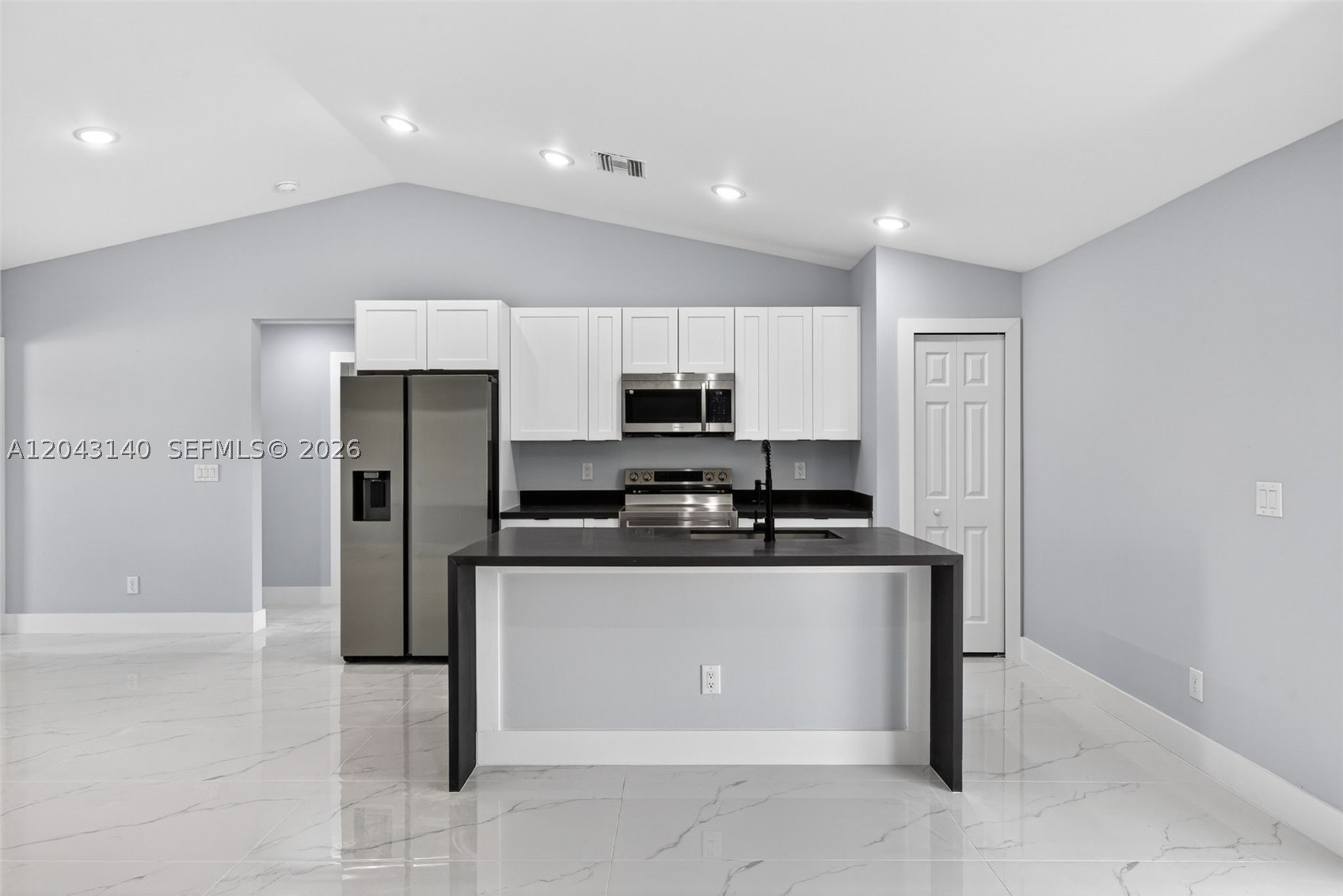 704 E Carbon Property Photo 10