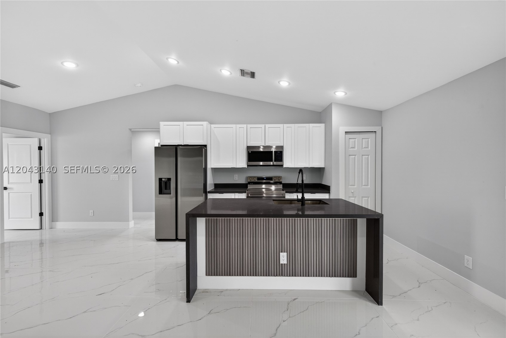 704 E Carbon Property Photo 12