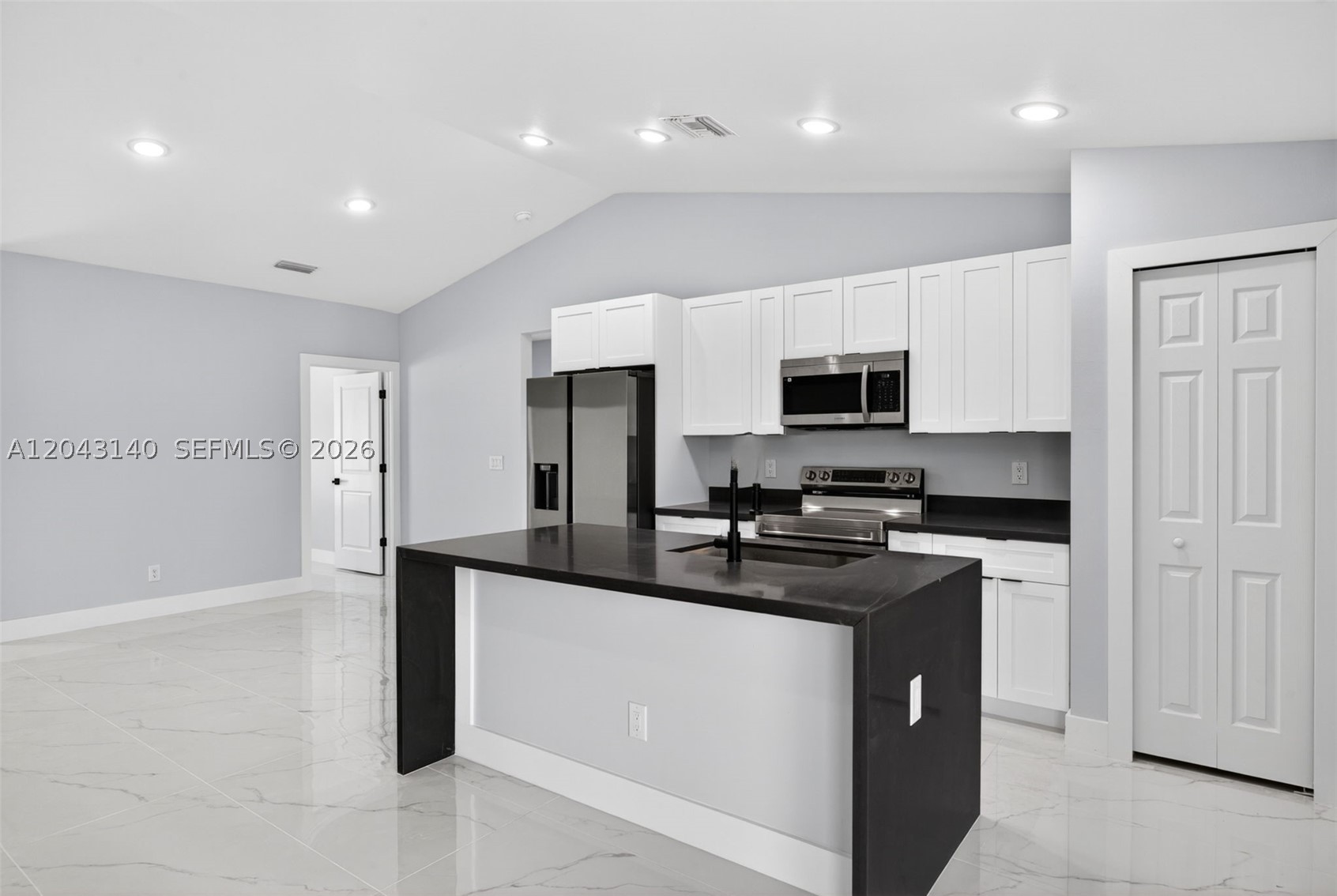 704 E Carbon Property Photo 13