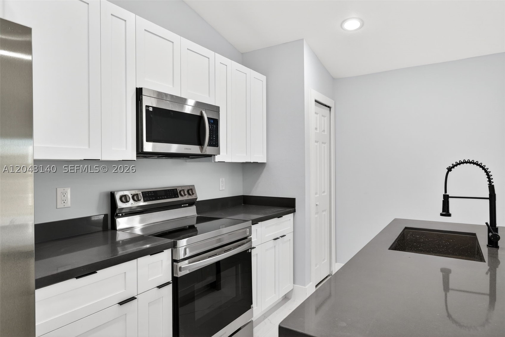 704 E Carbon Property Photo 15