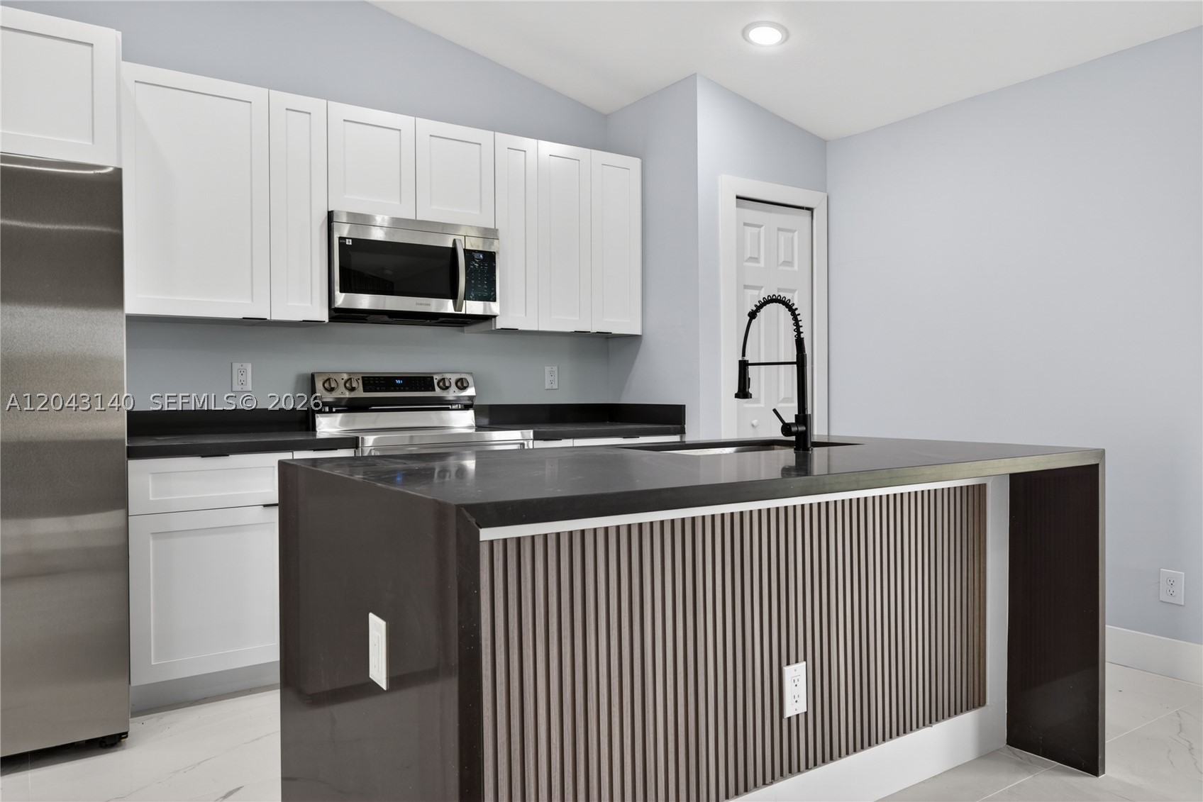 704 E Carbon Property Photo 16