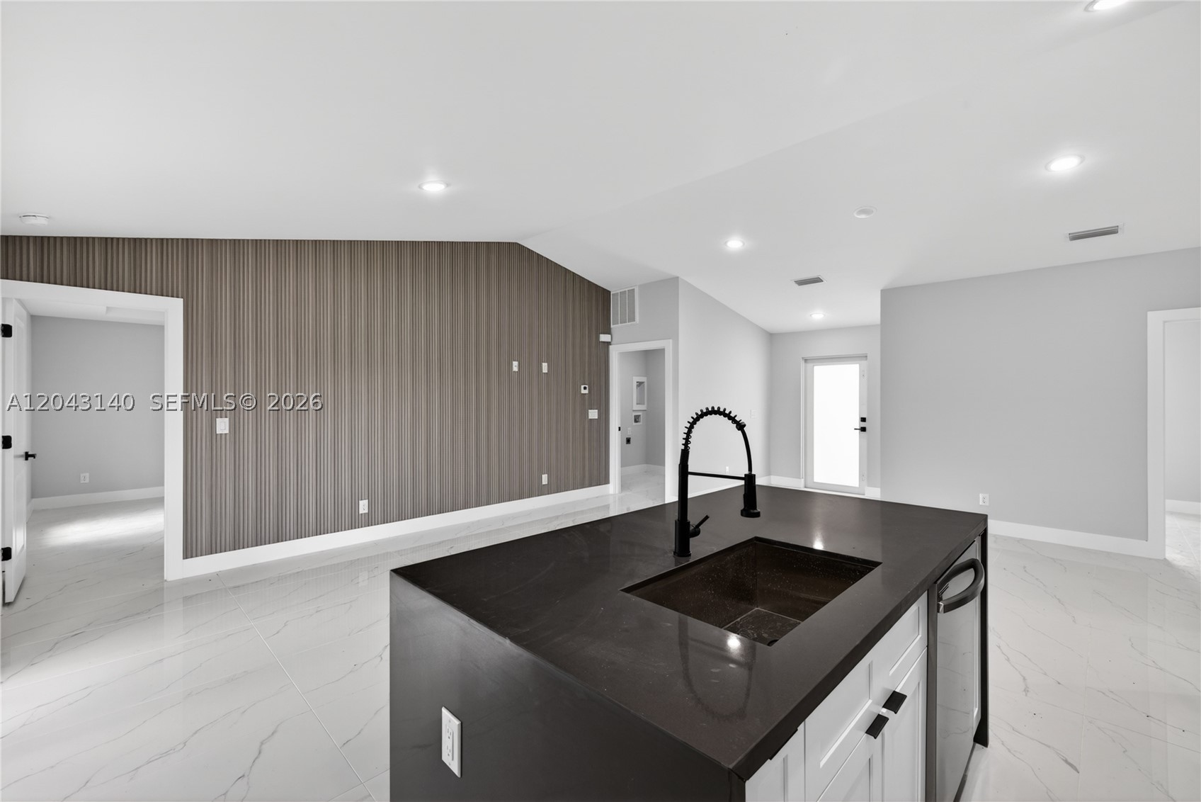 704 E Carbon Property Photo 22