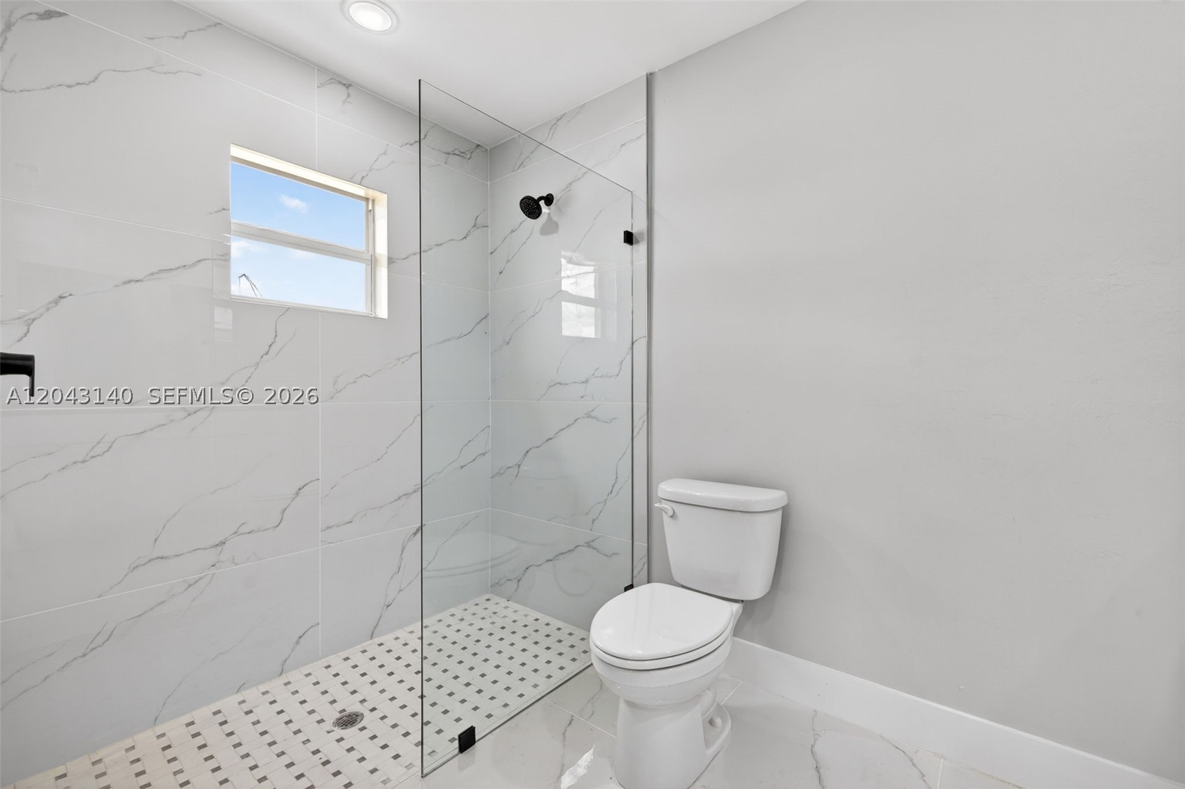 704 E Carbon Property Photo 26