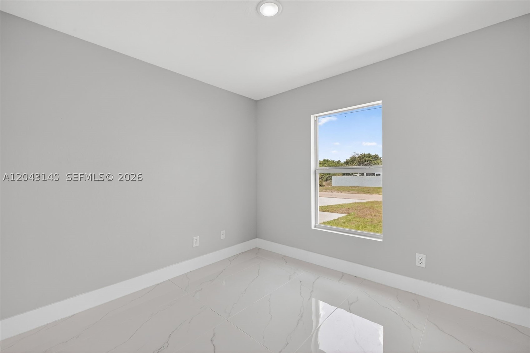 704 E Carbon Property Photo 28