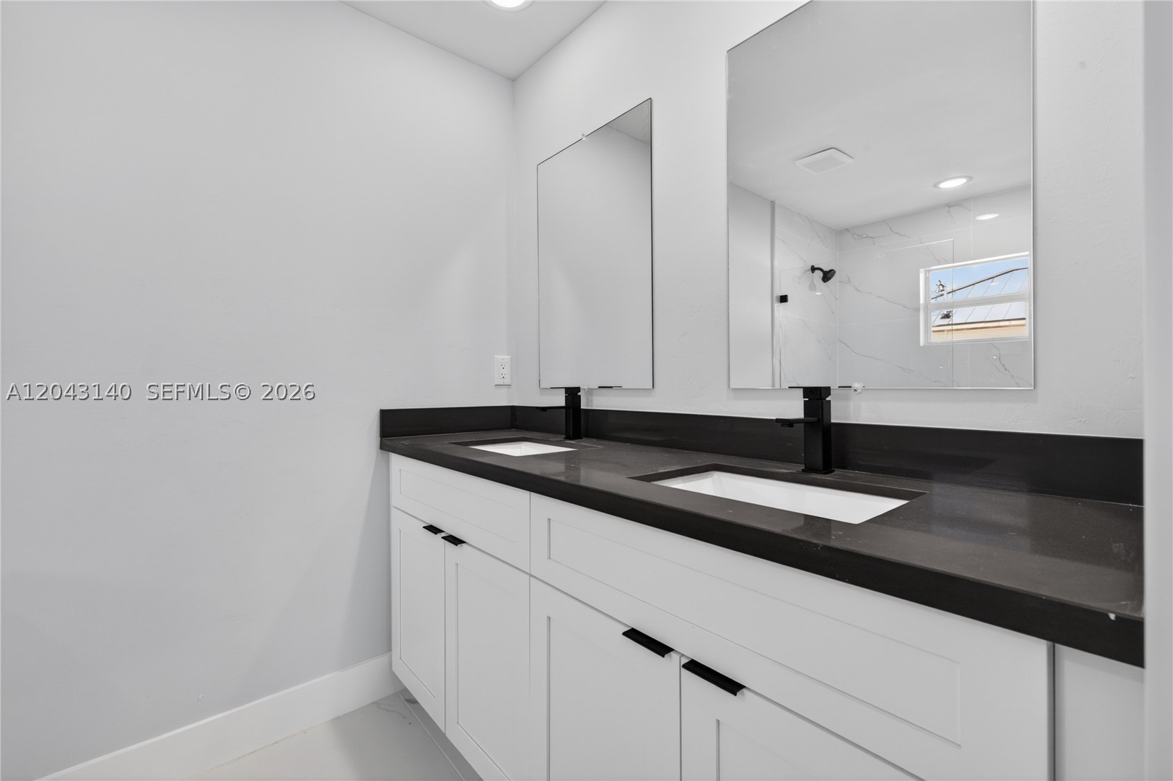 704 E Carbon Property Photo 31