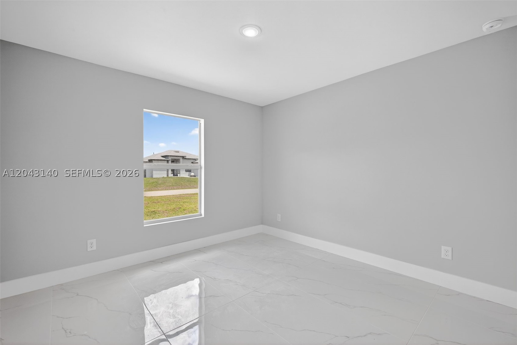 704 E Carbon Property Photo 32