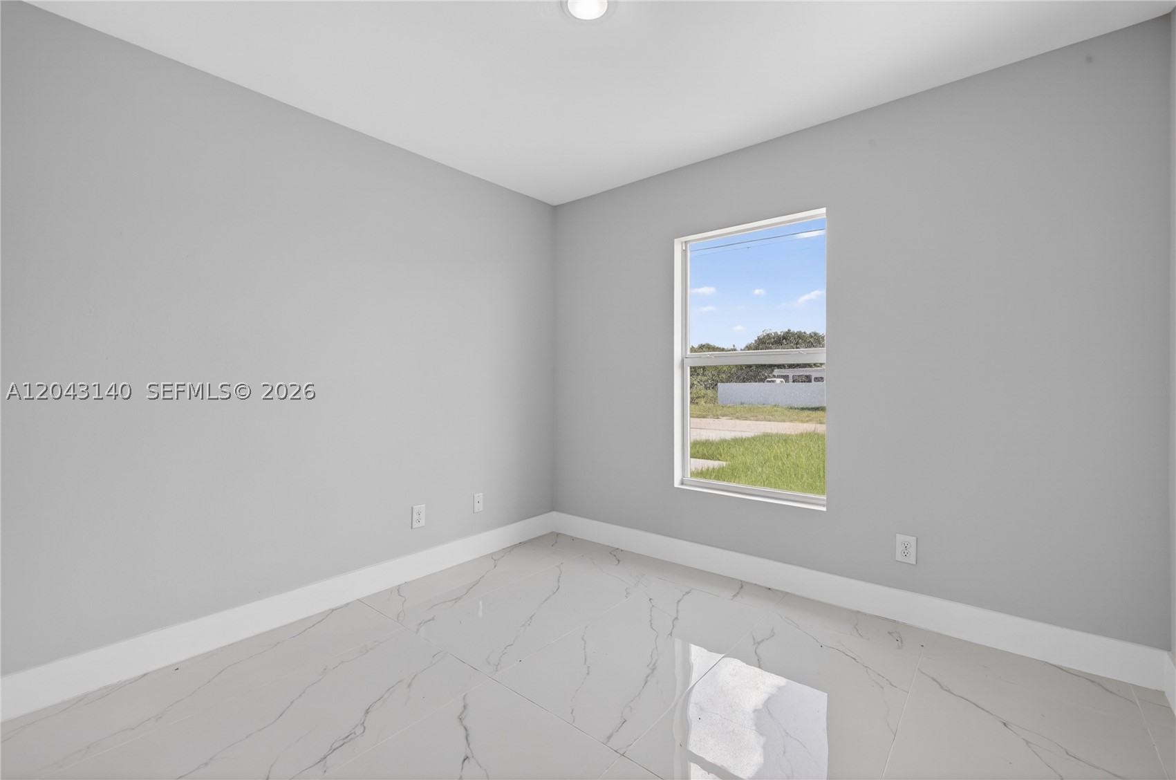 704 E Carbon Property Photo 34