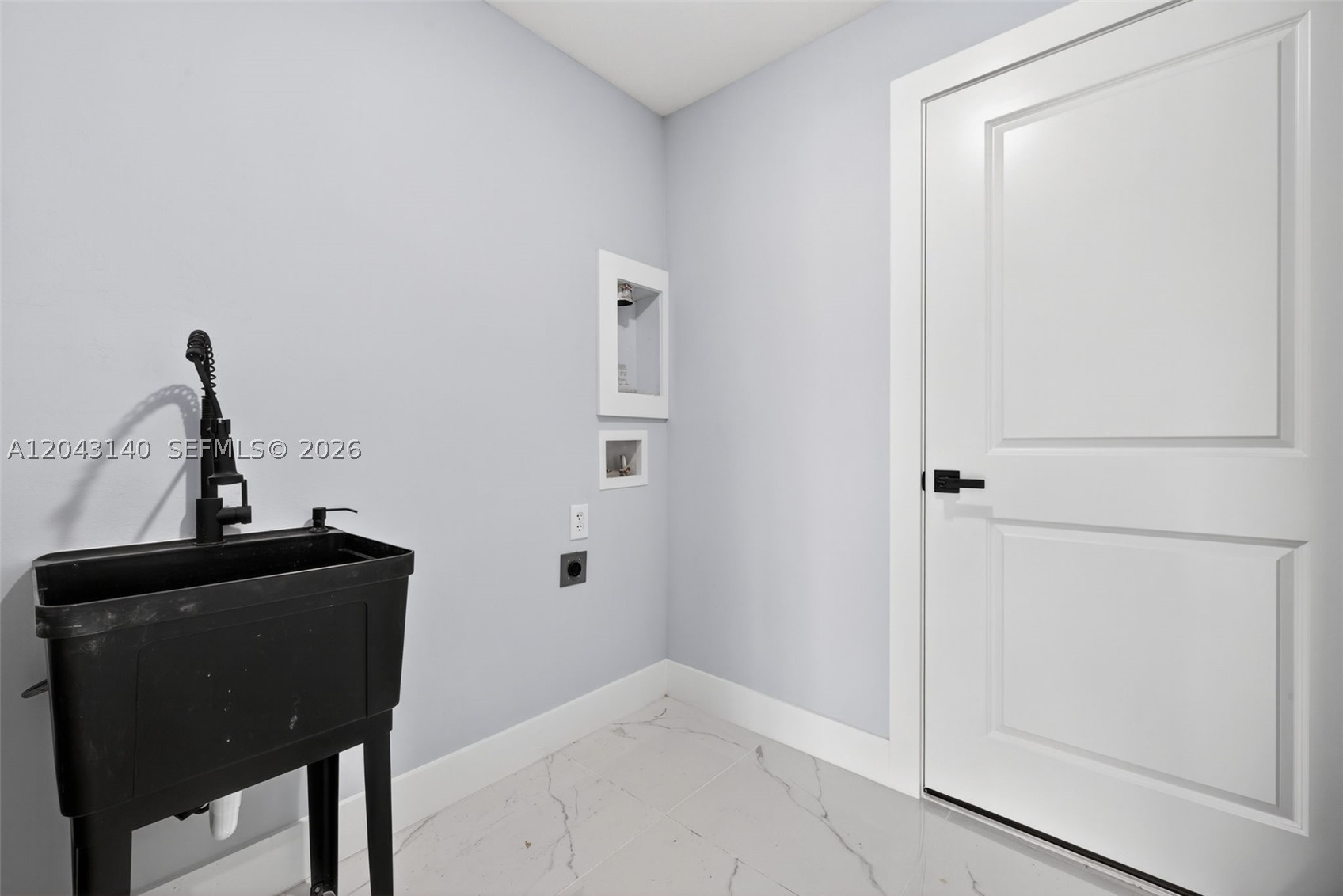 704 E Carbon Property Photo 37