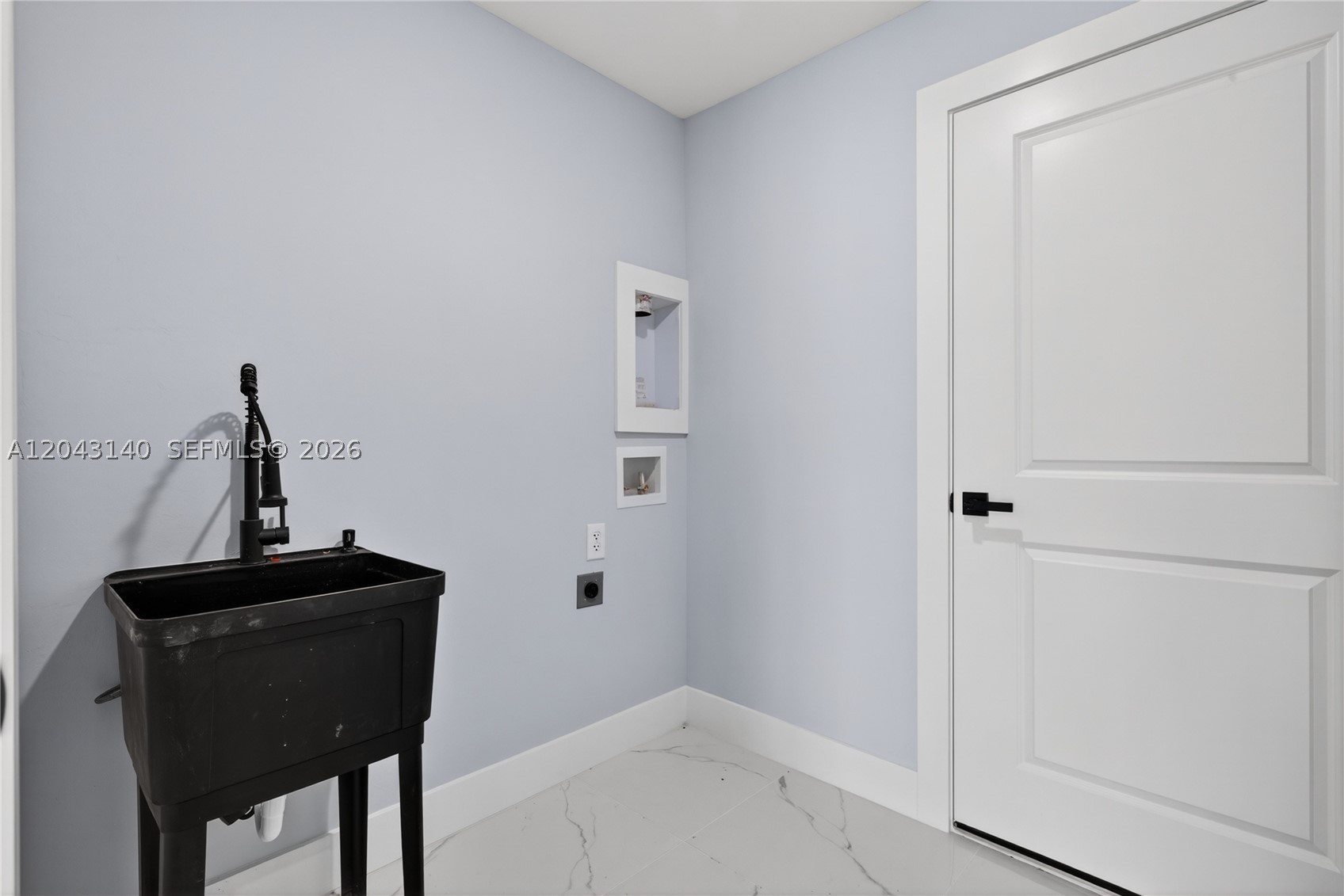 704 E Carbon Property Photo 43