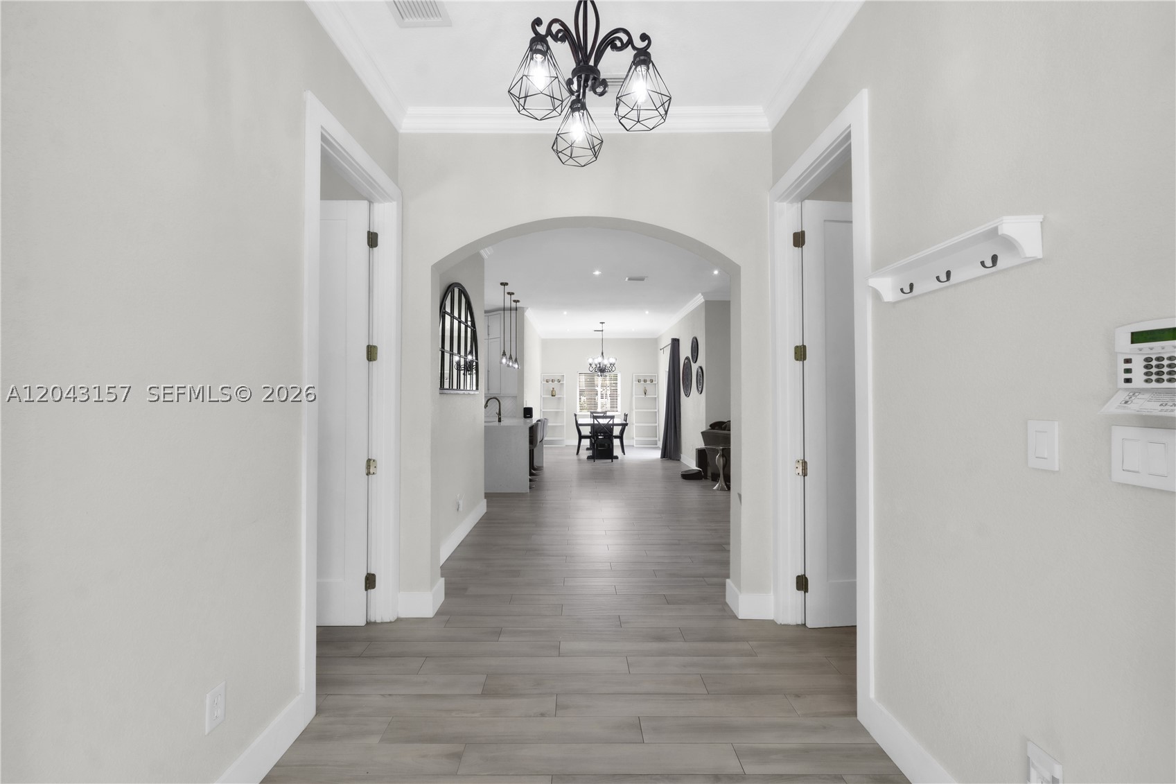 720 S Old Nob Hill Rd Property Photo 3