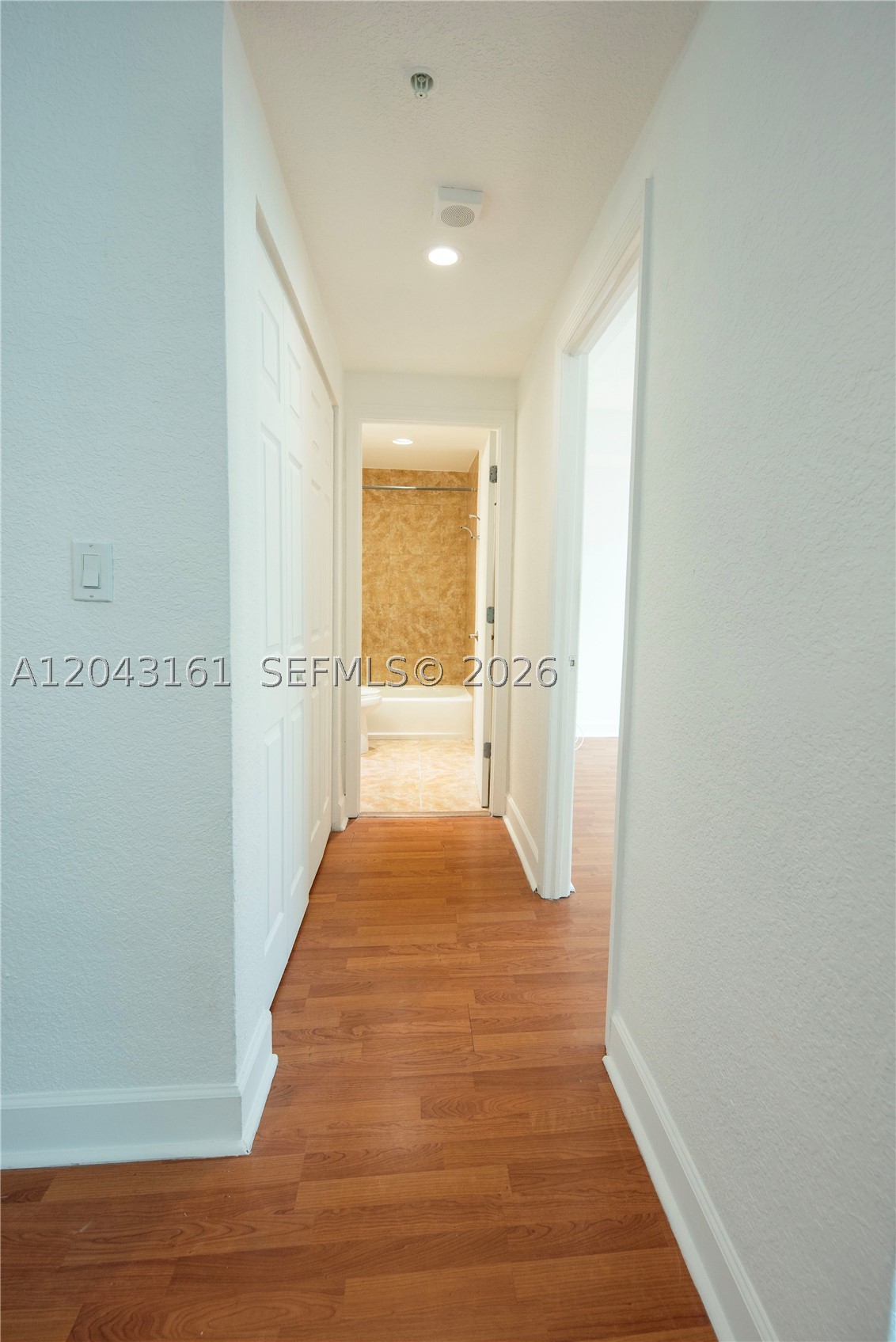 7501 E Treasure Dr 6a Property Photo 8
