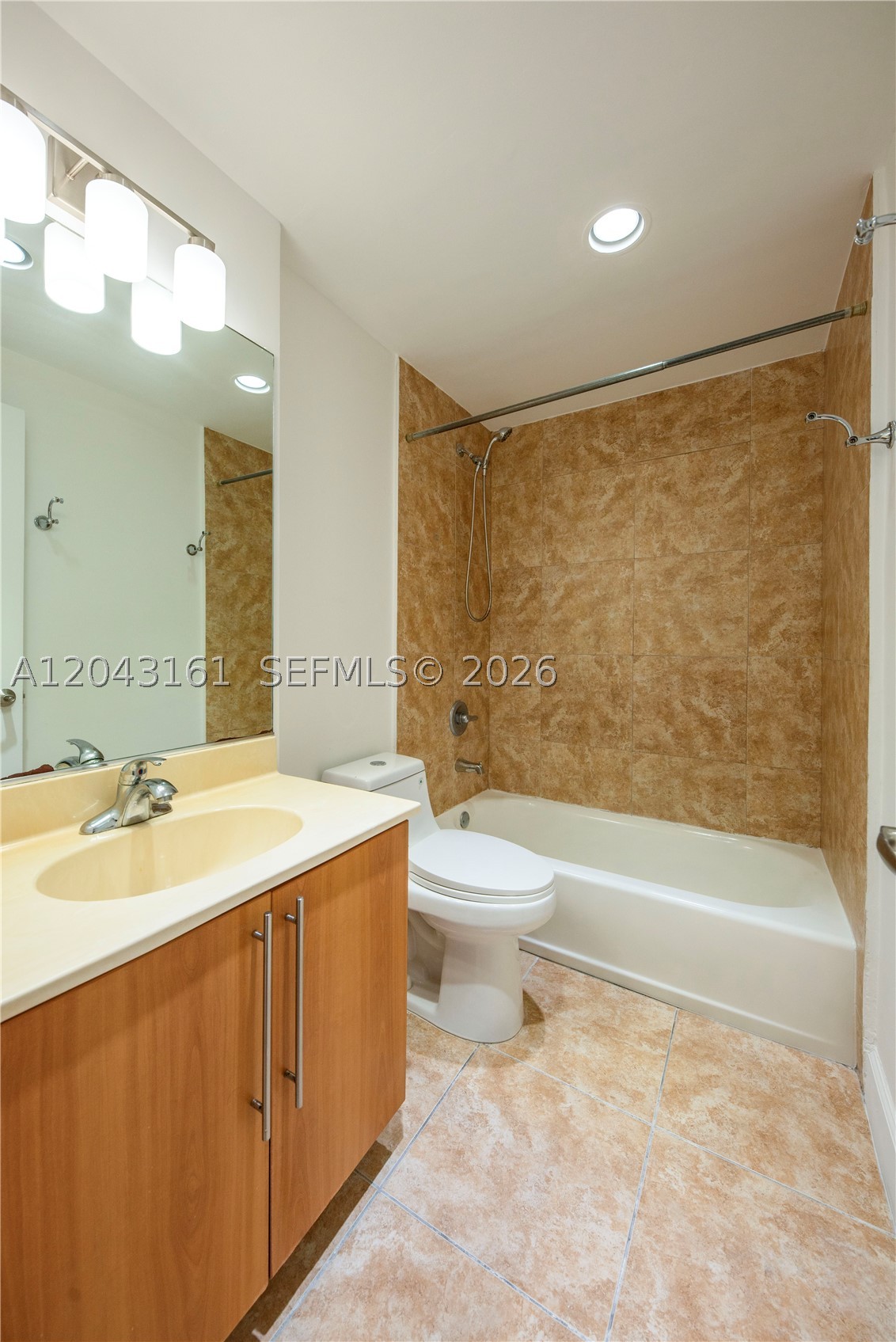 7501 E Treasure Dr 6a Property Photo 9