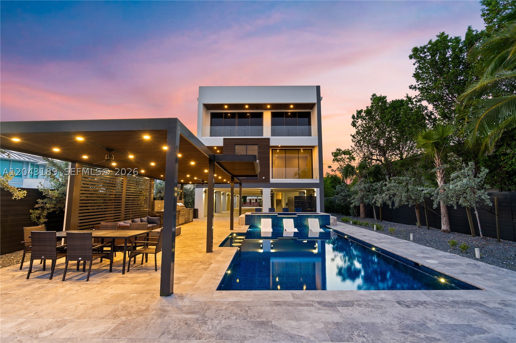 16 Seaside Ave