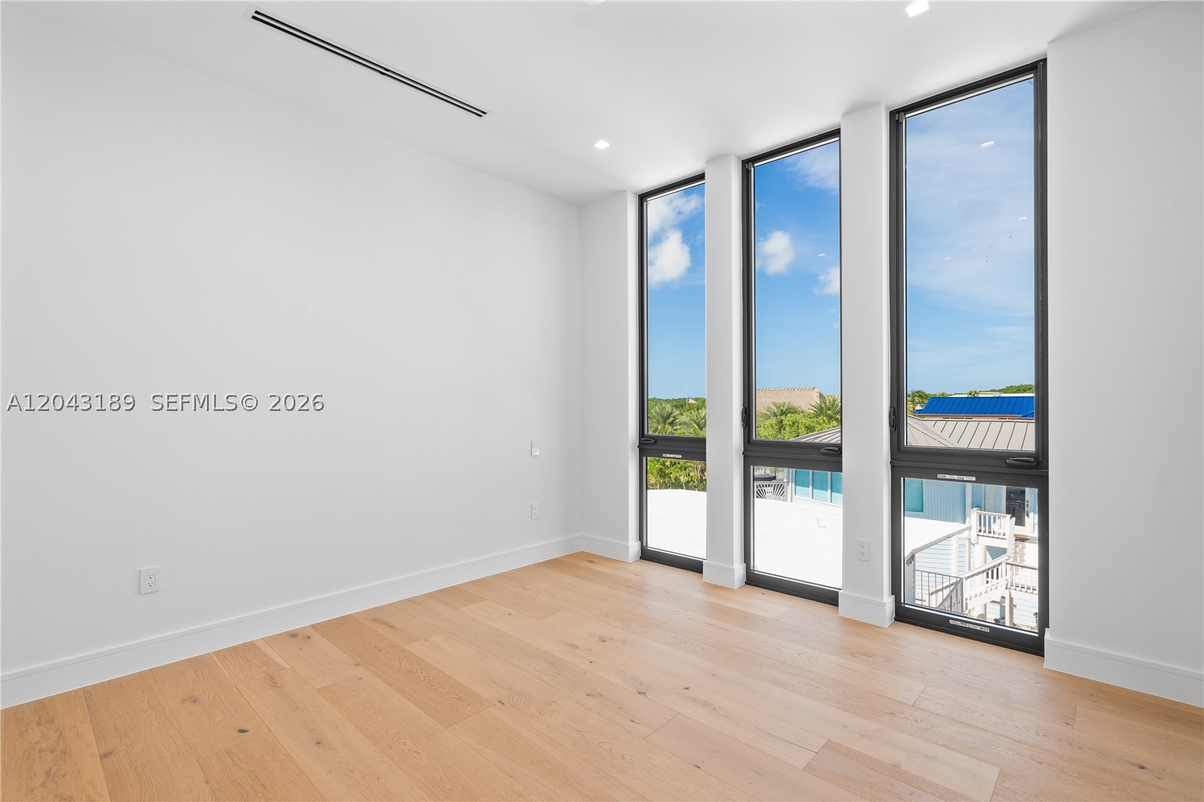 16 Seaside Ave Property Photo 92