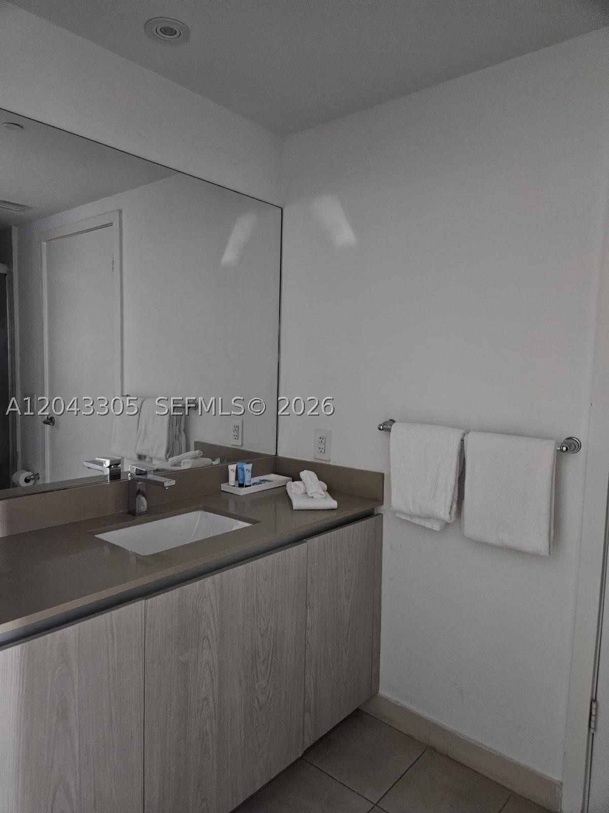 4111 S Ocean Dr 1204 Property Photo 2